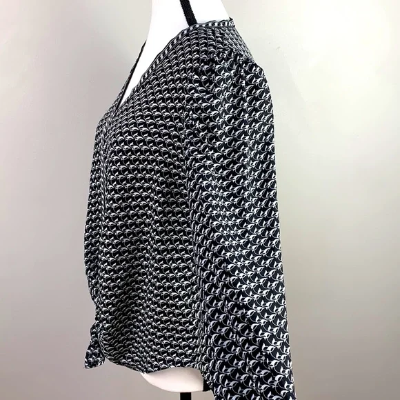 Max Studio Chic Black & White Tie Front Geometric Blouse - Picture 4 of 10